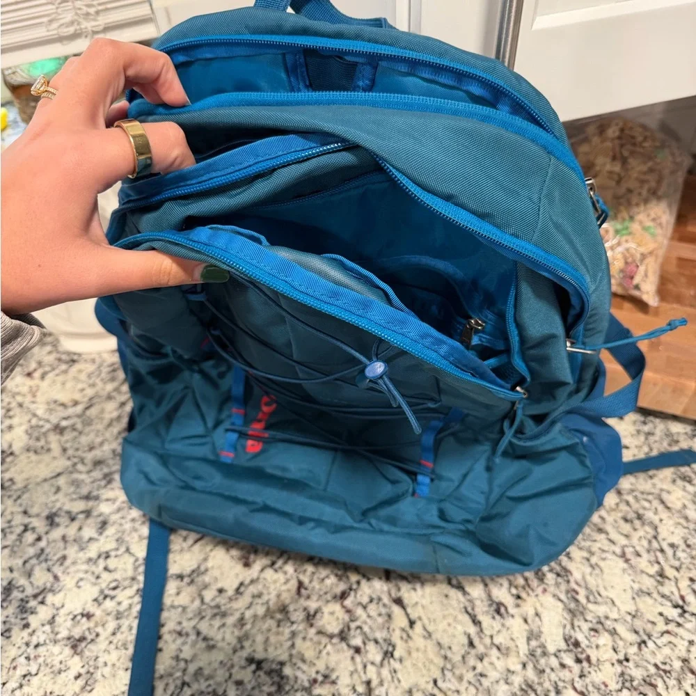 Patagonia Teal and Red Men's Backpack - Picture 2 of 2